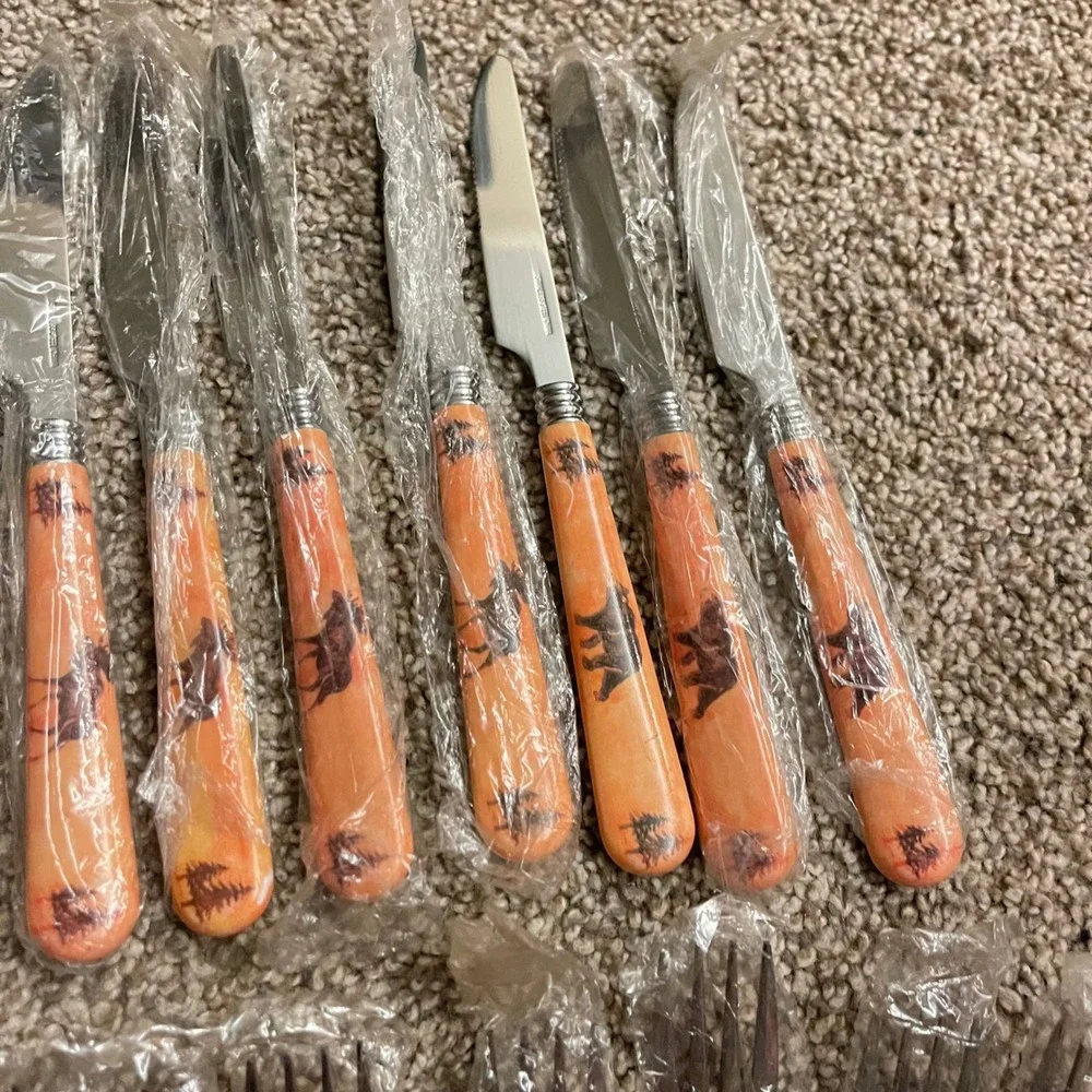 32 Tienshan BEAR MOOSE COUNTRY Stainless Silverware Flatware Folk 8 pc setting